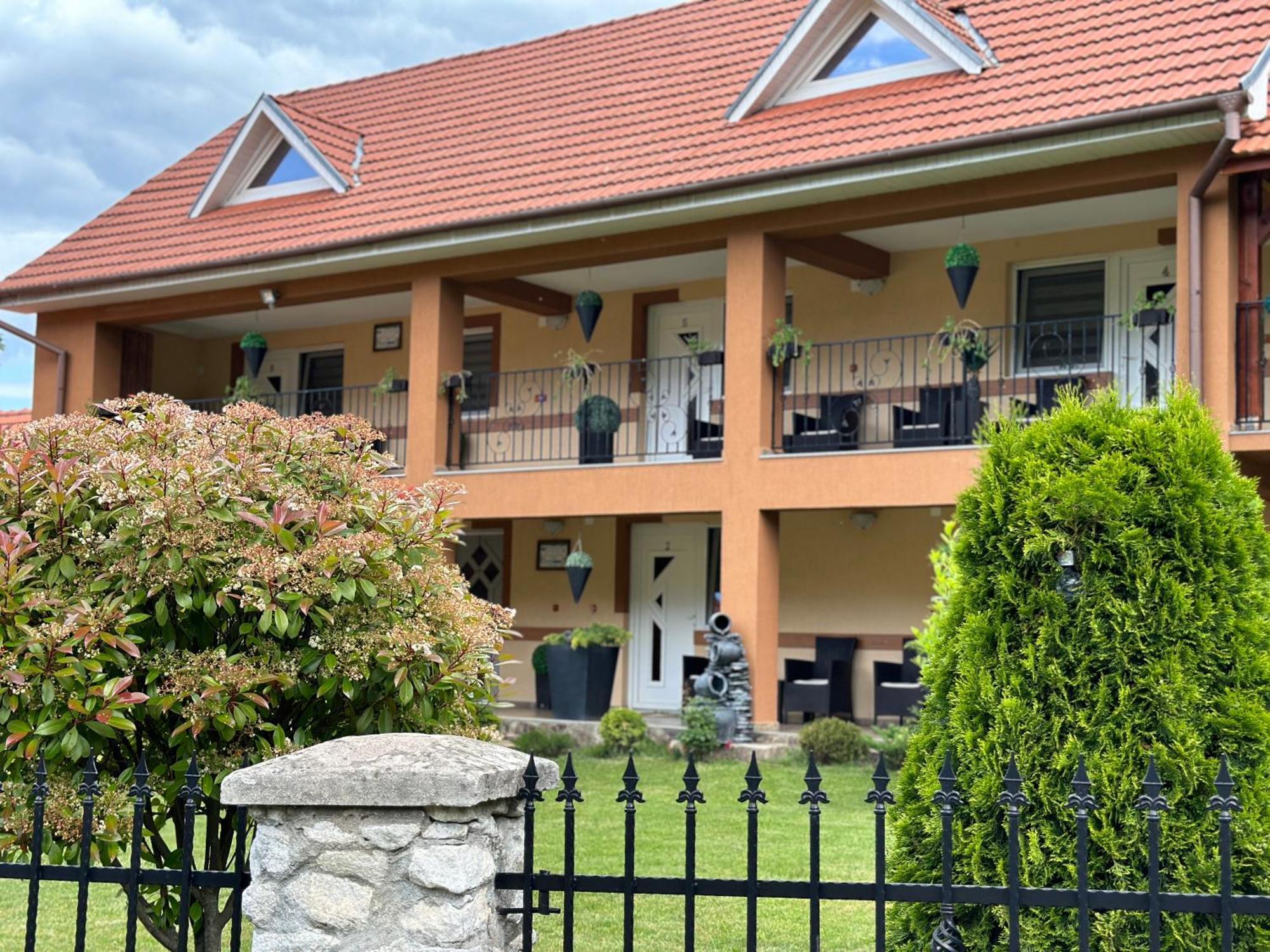 Отель Casa Antonia Chiscau Экстерьер фото